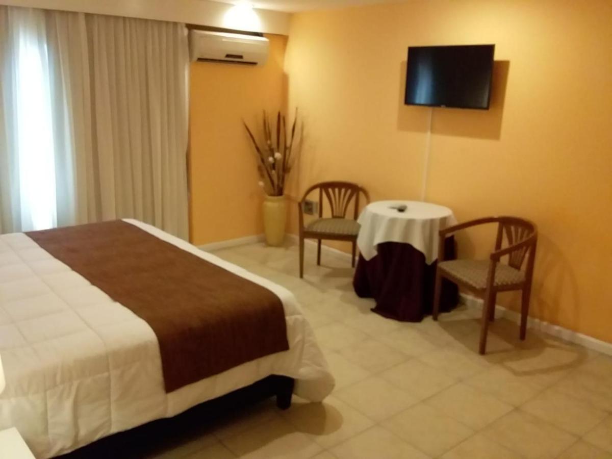 Nuevo Hotel Plaza Minas Esterno foto